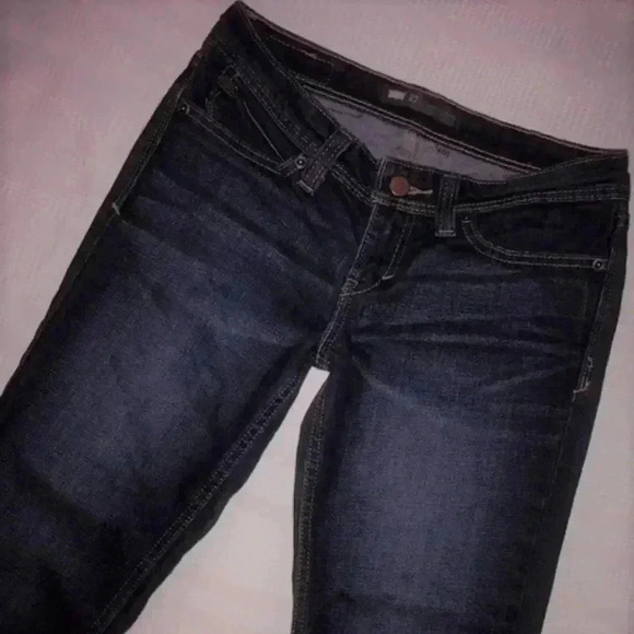 Levis Cropped Jeans  - Picture 3 of 6